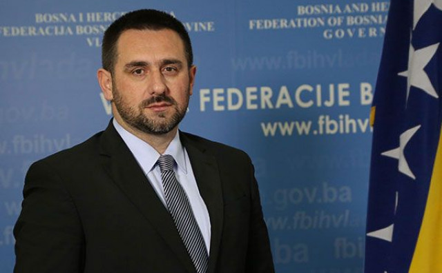 MOŽDA VRIJEĐA ZAPOSLENIKE Ministar Ramić ne dozvoljava podjelu paketića djeci zbog Djeda Mraza