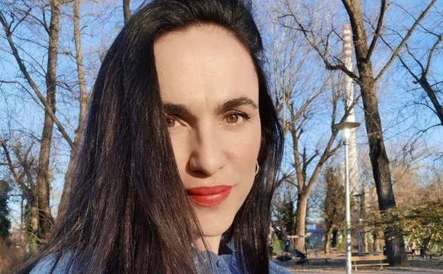 ''PONIJELE SU ME EMOCIJE'' Širokobriješka glumica objasnila zašto je gurala ogradu na prosvjedu, a hrvatskoj Vladi pokazala je srednji prst