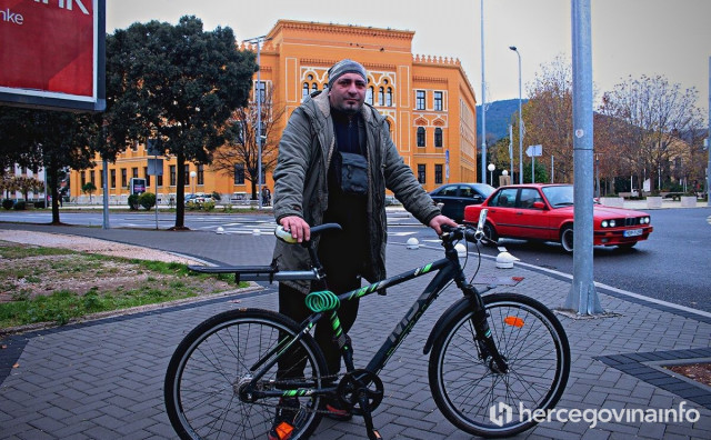 Nakon Borisove smrti, Nane je jedini preostali majstor za bicikla u Mostaru