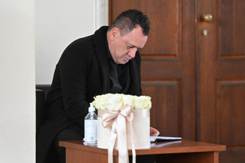 POSLJEDNJE ZBOGOM Neno Belan Massimu je ostavio poseban vijenac, stihovima se oprostio od dragog prijatelja