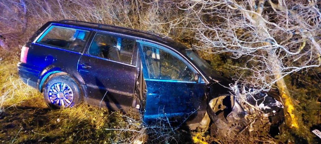 TEŠKA PROMETNA NESREĆA 47-godišnji vozač sletio s ceste u Pologu