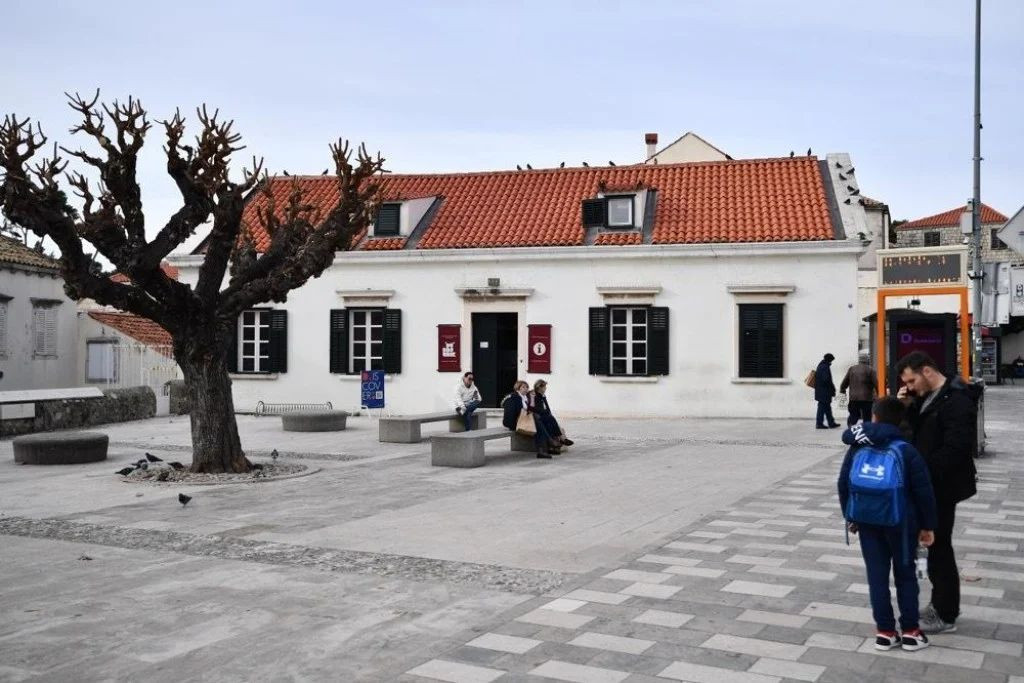ODLUKOM SUDA Hercegovcima vraćena milijunski vrijedna zgrada u dalmatinskom gradu