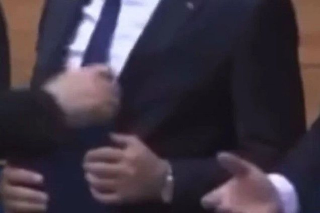 Svi se pitaju što je Čović dao Konakoviću nakon zakletve u Parlamentu BiH?