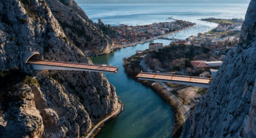 Most iznad kanjona rijeke Cetine uskoro će biti spojen, objavljene impresivne fotografije iz zraka