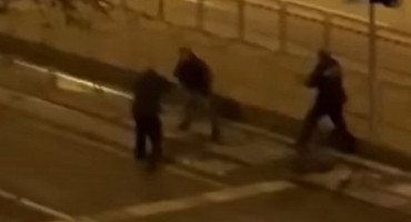 DRAMA U BUDIMPEŠTI Trojica policajaca probala privesti muškarca, a on ih napao nožem. Jedan preminuo u bolnici