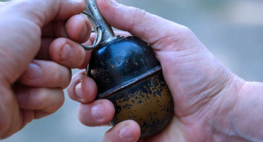 JURIŠ Na isti kafić bacio tri bombe, a onda je izvukao 'zolju'