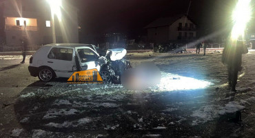 OBUSTAVA PROMETA Izravan sudar automobila kod Bugojna, jedna osoba poginula