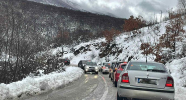 ZABRANA Zbog snijega i zaglavljenih vozila obustavljen promet prema Gorancima