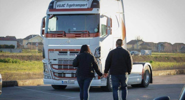 KUĆA PUTUJUĆA Supružnici Mandić zajedno na smjenu voze kamion, zarađuju i obilaze Europu