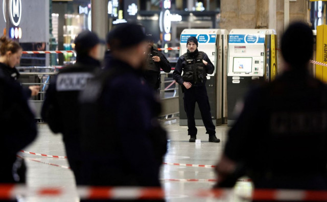 NAPAD U PARIZU Muškarac nožem ozlijedio najmanje 6 osoba na željezničkom kolodvoru