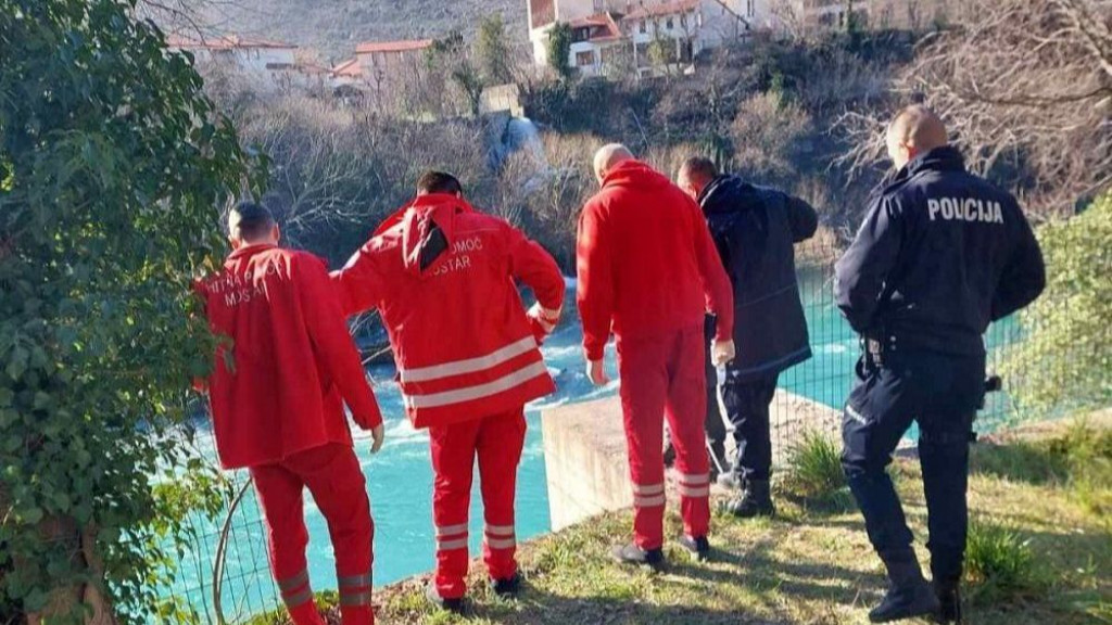 FILMSKE SCENE U MOSTARU Bjegunac skočio u Neretvu, ozlijeđen policajac koji ga je lovio