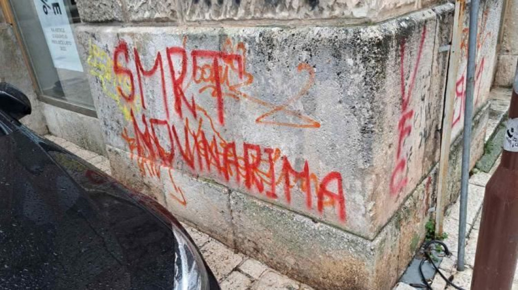 Brisanje grafita smrt novinarima