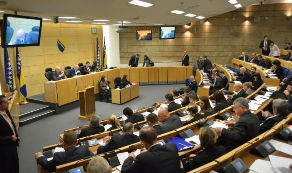 JOJ ŠTO VOLIM OVAJ REŽIM Za 16 zastupnika 500.000 maraka i nakon prestanka mandata