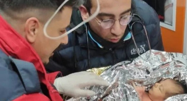 DIRLJIVE SCENE IZ TURSKE Majka i novorođenče bili četiri dana ispod ruševina, preživjeli zahvaljujući ormaru