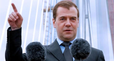 ZBOG AMERIČKOG ORUŽJA Dok Zelenski sanja EU, Medvedev zaprijetio - Ukrajina će gorjeti