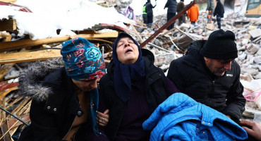 TURSKA I SIRIJA ZAVIJENE U CRNO Broj mrtvih u potresu u Turskoj i Siriji prešao 20.000, više od 75.000 ozlijeđenih