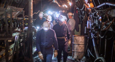 PONIŽAVANJE RADNIKA Direktori u bosanskom rudniku smanjili plaću radniku jer nije u odgovarajućoj stranci