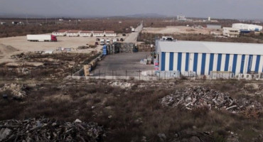 STOČANIMA DOBRO POZNAT Žuvela u Dalmaciji zaposlenike i djecu smjestio u kontejnere pored smeća