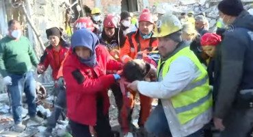 Majka i dvoje djece u Turskoj spašeni nakon 228 sati pod ruševinama