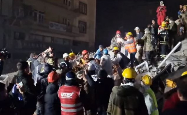 SPAŠENE MAJKA I KĆI Pripadnici GSS-a FBiH spasili još dvije osobe iz ruševina u Hatayu