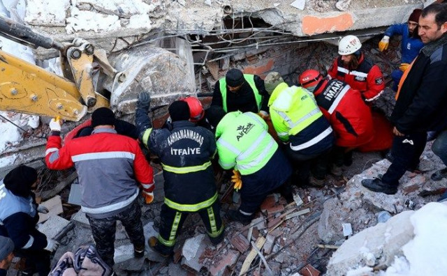 TURSKA I SIRIJA Preko 12.000 poginulih, ljudi zarobljeni pod betonskim blokovima