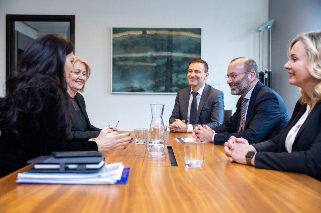 BORJANA KRIŠTO SASTALA SE S WEBEROM Bilo kuda prevoditeljica svuda