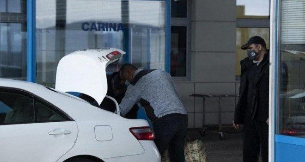 Dvojac iz BiH na granici prijavio 'nešto sitno' keša, policija im našla 100 tisuća maraka