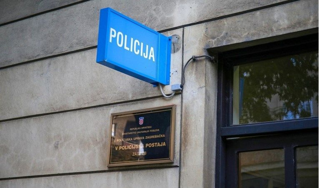 NEZADOVOLJSTVO U SUSJEDSTVU Policajac obavio veliku nuždu šefu u redu