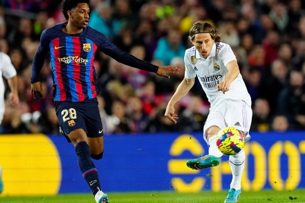 Barcelona stotom pobjedom protiv Reala korak do naslova