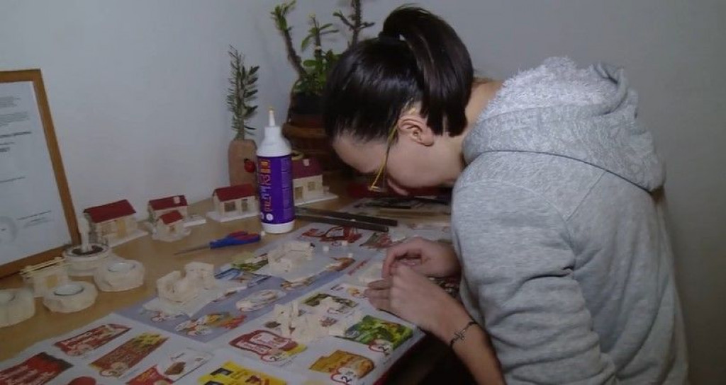 POKRENULA BIZNIS Nikolina je rođena sa stopostotnim invaliditetom, a sada izrađuje kamene hercegovačke kuće