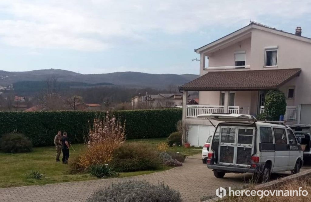 PRETRES U ŠIROKOM BRIJEGU Policija pretražuje obiteljsku kuću zbog sumnje u proizvodnju i prodaju droge