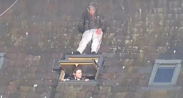 KREATIVNO I HRABRO Albanac se u Engleskoj sakrio na krovu iznad glave policajca