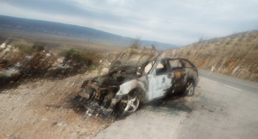 Automobil u potpunosti izgorio na cesti između Mostara i Širokog Brijega