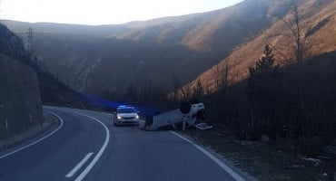 Mostar Drežnica automobil na krovu prevrtanje vozila