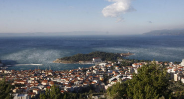 KREVETI NA CRNO Makarska zabranjuje iznajmljivanje stanova kao apartmana
