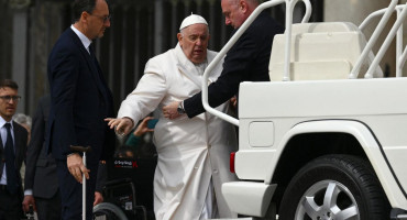POZLILO MU Hospitaliziran papa Franjo