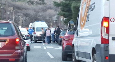 PREVEZENA U BOLNICU Automobil udario pješakinju u Mostaru
