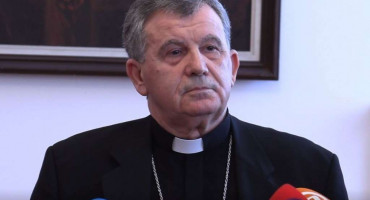 NADBISKUP VUKŠIĆ 'Katolička zajednica u BiH upola manja'