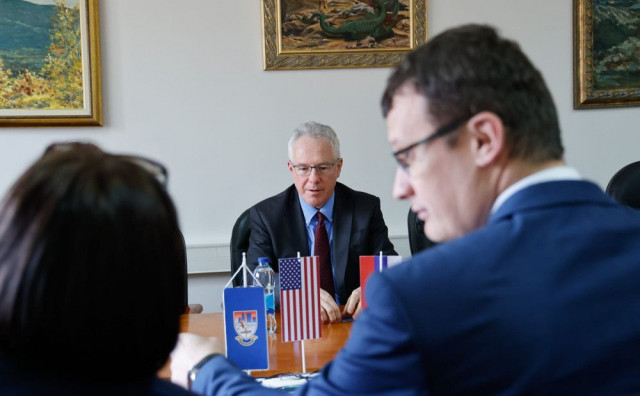 DODINA STRANAČKA PREDSTAVA Dok srpstvom prijeti Zapadu, načelnik Istočne Ilidže se sastao s američkim veleposlanikom