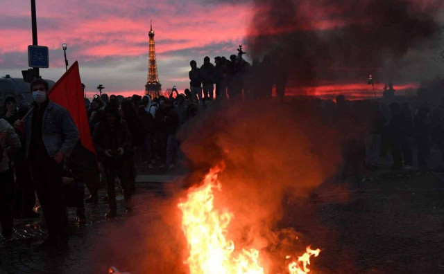 KONTROVERZNA REFORMA Tisuće ljudi na ulicama Pariza policija tjerala suzavcem, ima i uhićenih