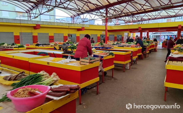 Tržnice i centri su puni, ali su novčanici prazni