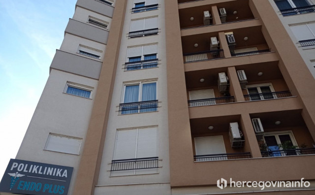 Muškarac iz Živinica optužen za bombaški napad na polikliniku u Mostaru