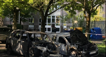 BUKTINJA U ZAGREBU Izgorjela dva automobila istog vlasnika