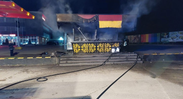 VELIKA MATERIJALNA ŠTETA Objekt 'Žeks donera' potpuno uništen u požaru na magistralnoj cesti