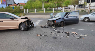 Teža prometna nesreća na izlazu iz Mostara, ozlijeđene tri osobe