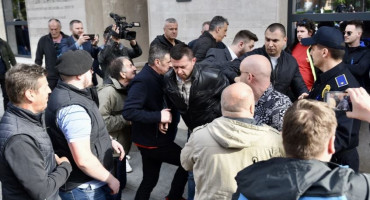 Prosvjednici napali zastupnika koji je glasovao za imenovanje nove Vlade Federacije