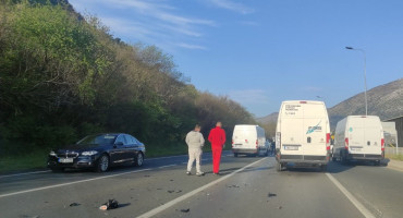 Sudar više automobila na ulazu u Mostar usporio promet