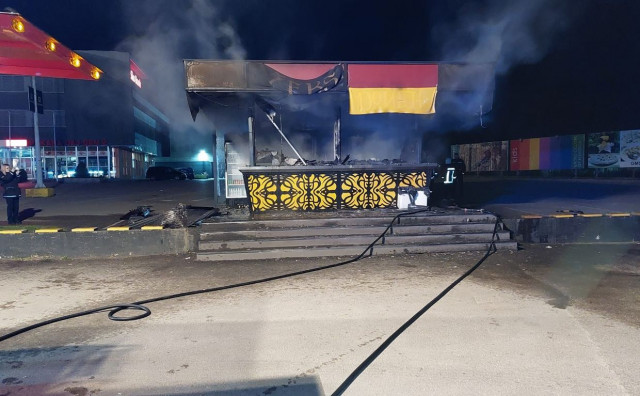 VELIKA MATERIJALNA ŠTETA Objekt 'Žeks donera' potpuno uništen u požaru na magistralnoj cesti