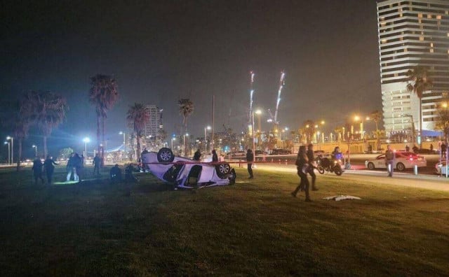 TERORISTIČKI NAPAD Muškarac pucao i naletio autom na pješake u Tel Avivu
