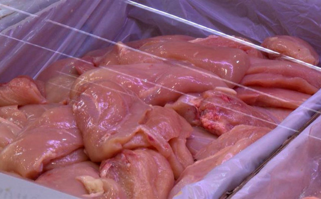 PERADARI UPOZORAVAJU Stigla je uvozna smrznuta piletina koja se prodaje kao 'svježe meso'